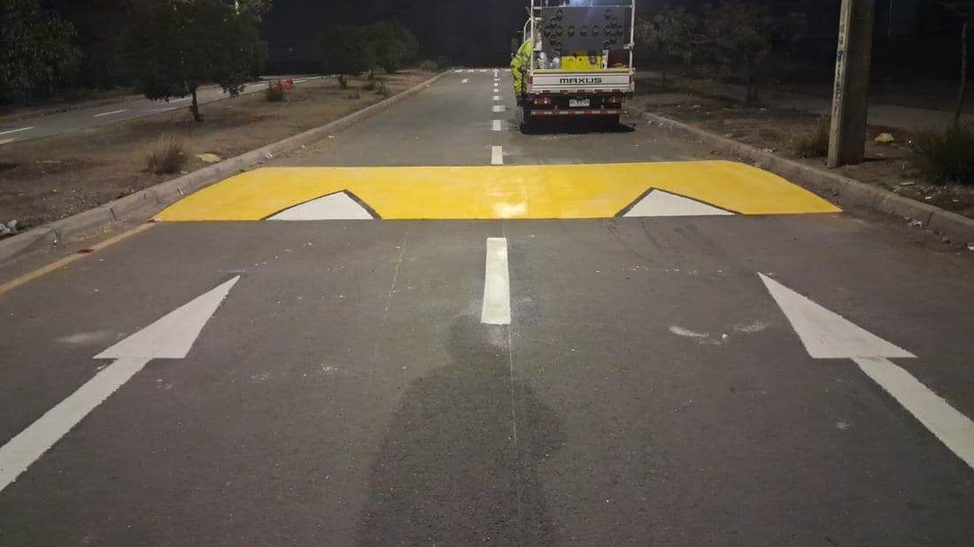 Equipo de Gestión Directa en terreno realizando labores de seguridad vial
